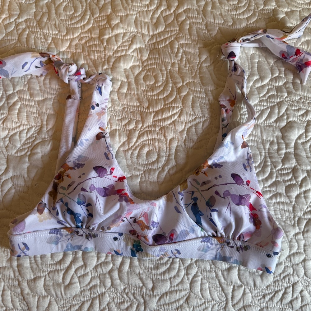 NEW Venus Bikini Top